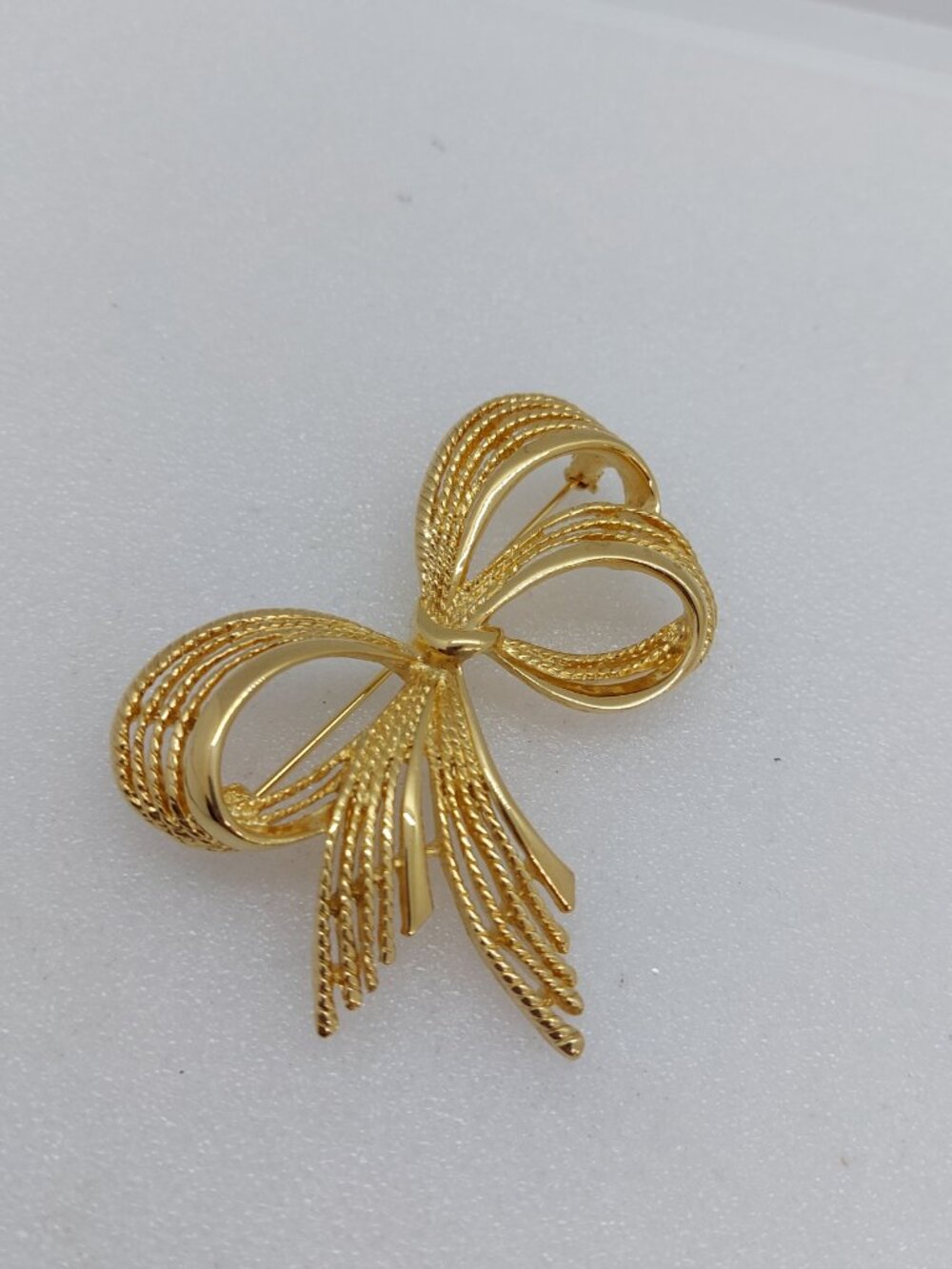 Vintage Gold Tone Ribbon Bow Brooch / Pin